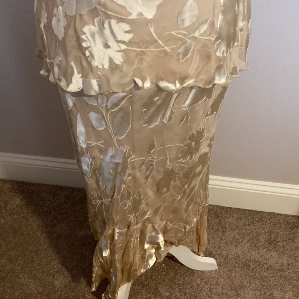 Mother of the bride 2 piece gown. Size 8. Worn 1 time. Excellent condition. - Picture 6 of 11